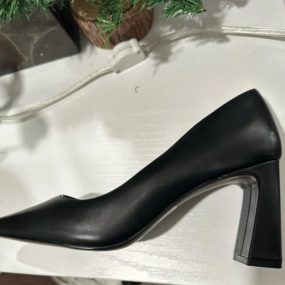 Elegant Black Women's Pumps Yorke - Picture 7 of 7